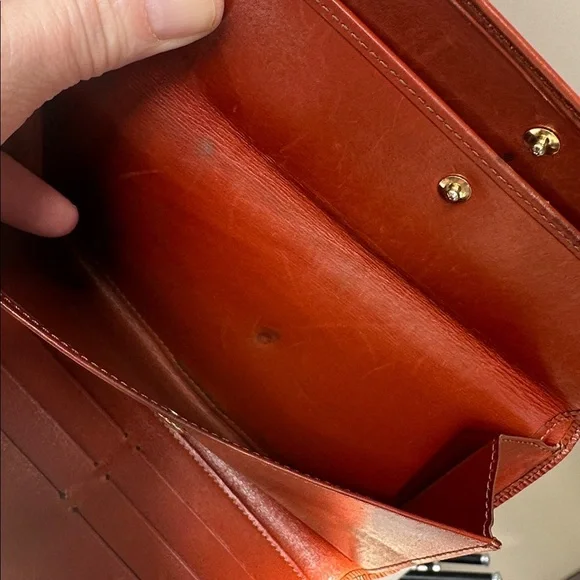 Louis Vuitton brown Epi Sarah wallet nice used condition. - Picture 8 of 12